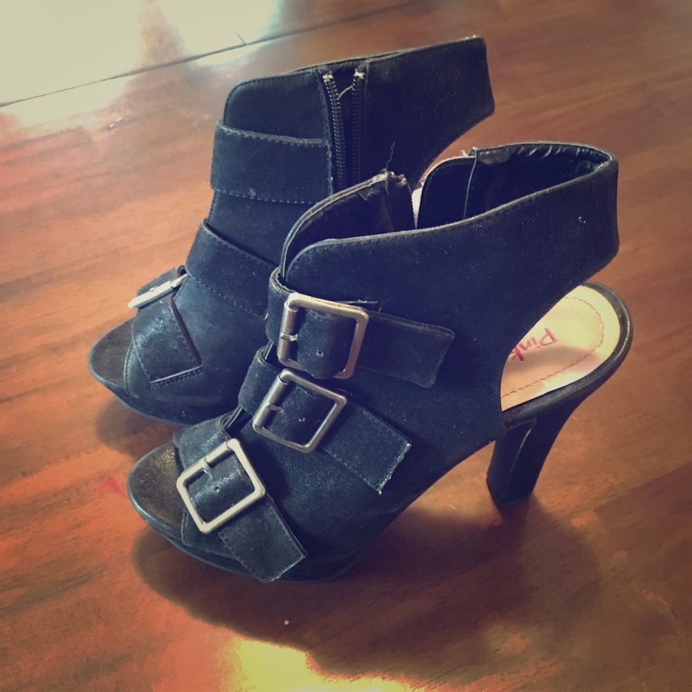 Black Suede Heels 5"  Size 8.5 By Pink & Pepper